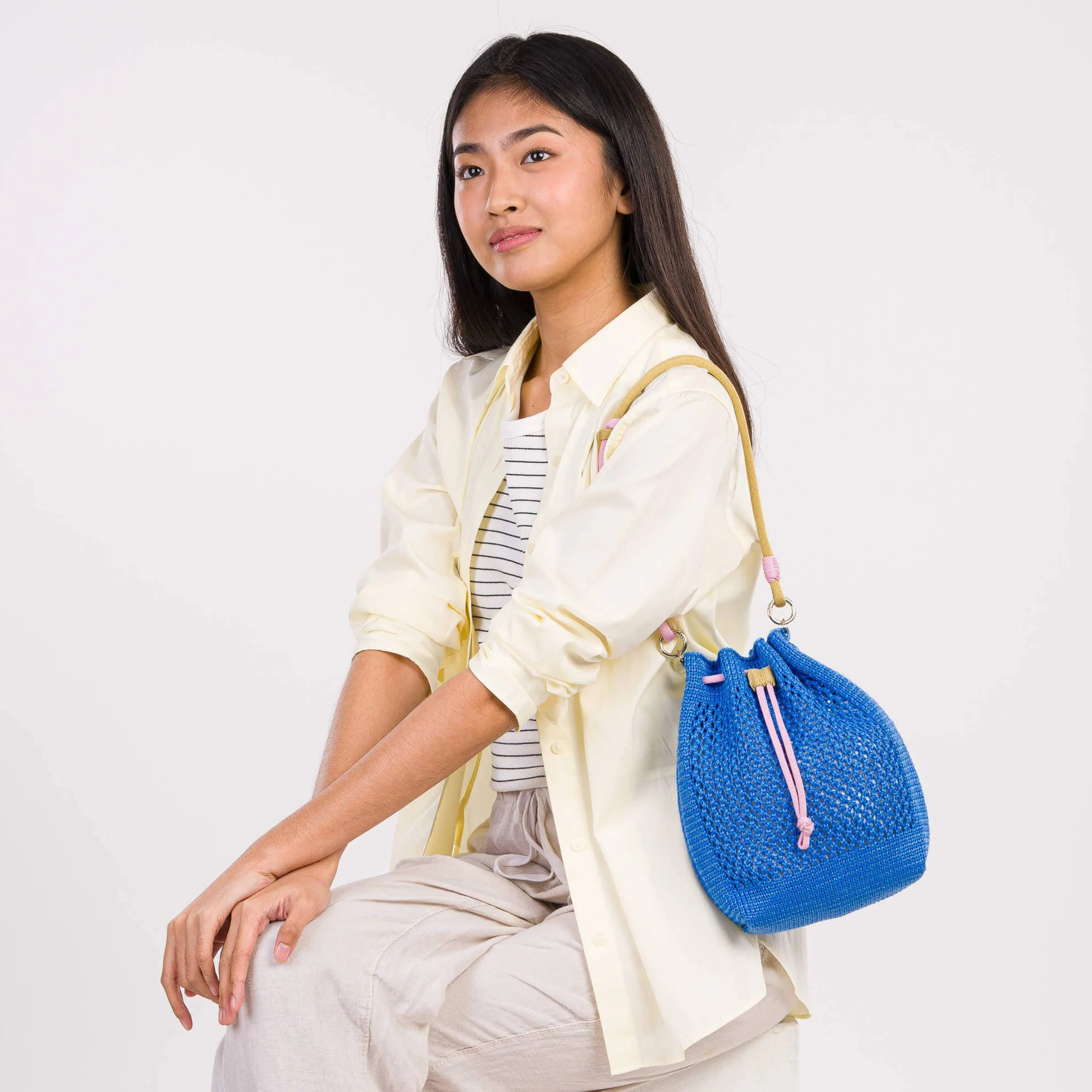 Drawstring Raffia Mini Bag - Image 4